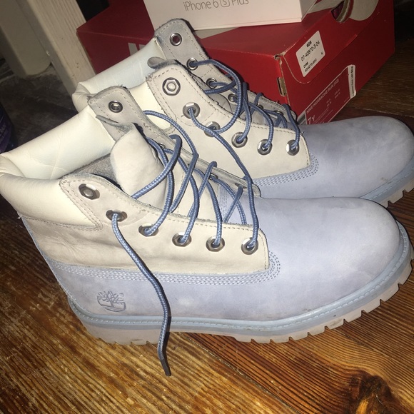 grey and blue timberlands